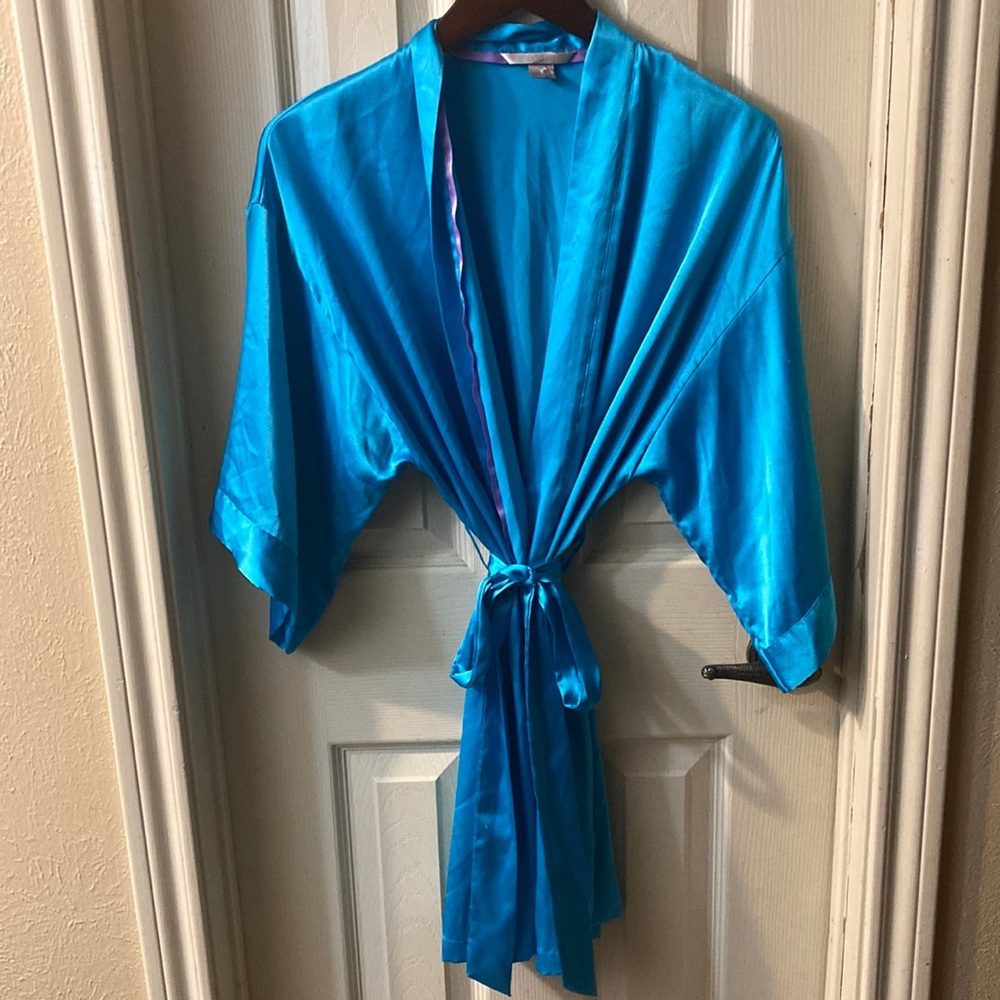 VICTORIA SECRET ROBE SIZE S/M